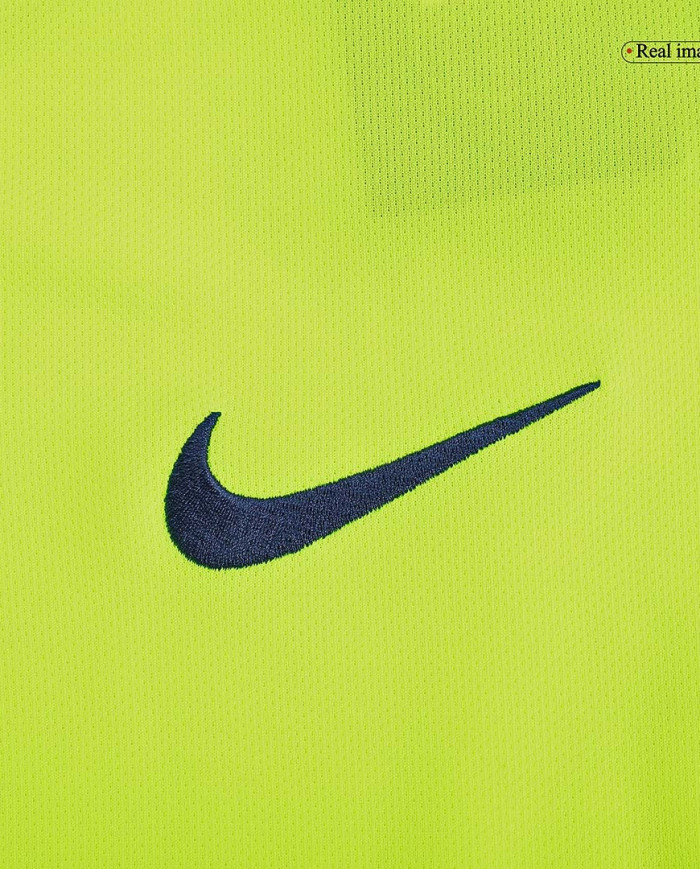 Retro Barcelona Away Jersey 2005/06