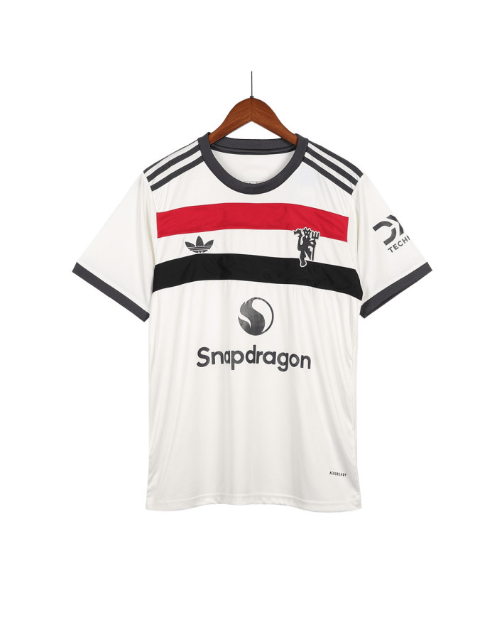 B.FERNANDES 8 Manchester United Third Jersey 2024/25 - Man United Font